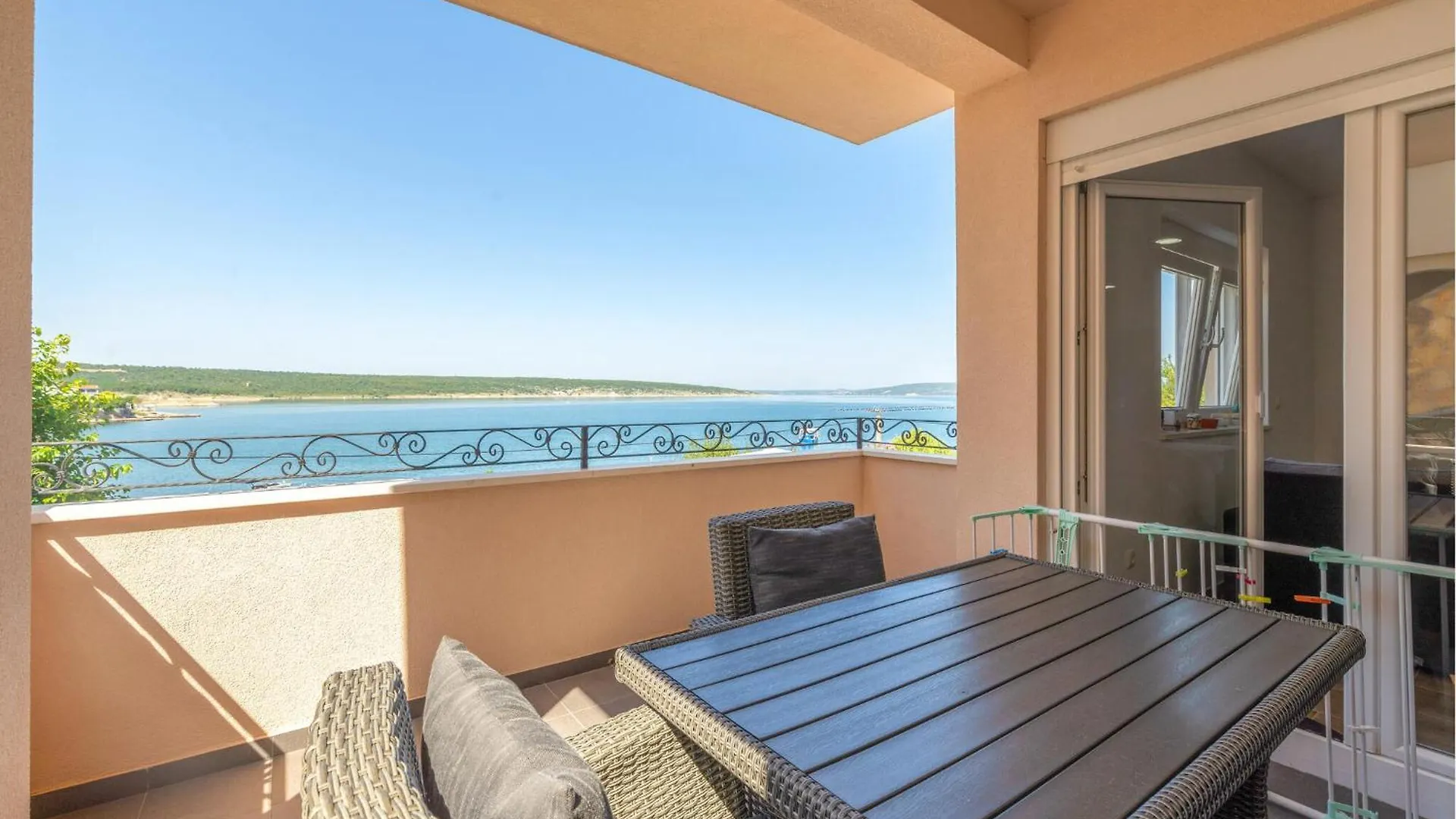 Awesome Apartment In Obrovac With Wifi