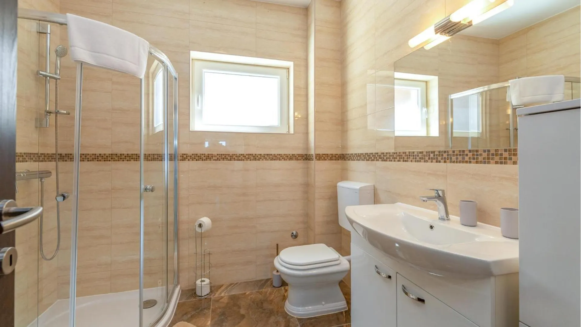 Awesome Apartment In Obrovac With Wifi